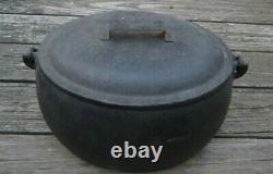 1800's S & P Cast Iron 2 1/2 Gal. Oval Pot with Lid Gate Mark