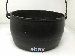 Antique 12 Oval Heavy Cast Iron Pot Cauldron Dutch Oven Planter Halloween Witch