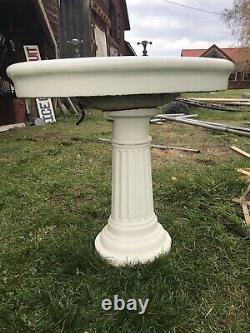 Great Fluted Oval Antique Cast Iron Porcelain Pedestal Bathroon Sink Elegant