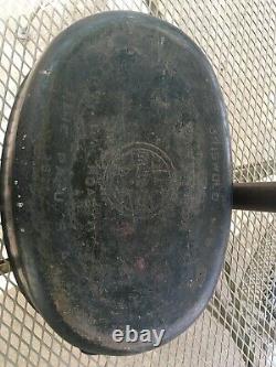 Griswold Oval Roaster #7 Dutch Oven Cast Iron Original In good Shape Pot + Lid