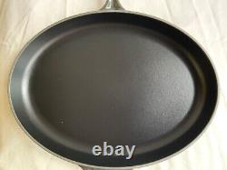 LE CREUSET Traditional Oval Skillet