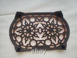 Le Creuset Red Enameled Cast Iron 10.5 Oval Trivet Made in France Footed