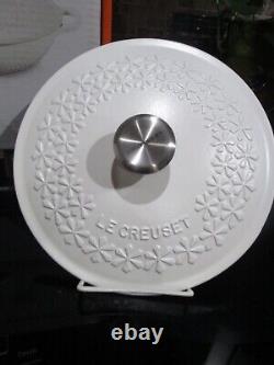Le Creuset Signature Cotton White Cast Iron Round Oven Series Fleur #22 2qt Nwb