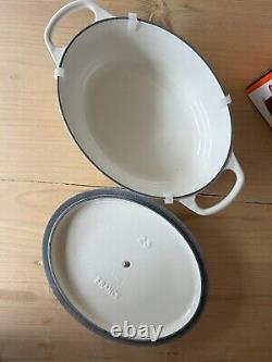 Le Creuset Signature Enameled Cast Iron Oval Dutch Oven #23 2.75QT White