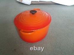 Le Creuset oval dutch oven 9.5 qt in Flame color gently used