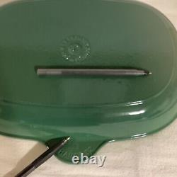 NEW Le Creuset 32 Cast Iron Oval Grill Skillet withpour spout Jade Made In France