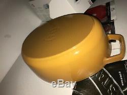 Staub Oval Shallow cocotte 4QT 11 3/8 IN 29 cm yellow mustard cast iron