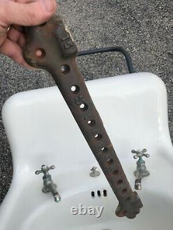Vintage 1920s wall-mounted cast iron sink (Standard Mfg Co The Ophir)