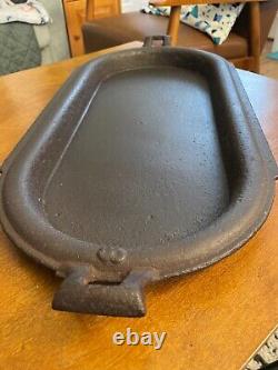 Vintage Cast Iron Oval Skillet Griddle No. 8 Gate marks, double handle, 1800s