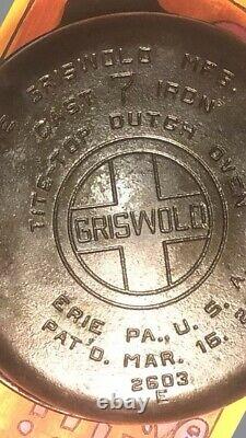 Vintage Griswold Cast Iron # 7 Dutch oven with lid