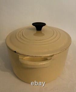 Vintage Le Creuset #25 Dutch Oven 3.5 Qt Enamel Cast Iron Pale Yellow with Lid