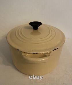 Vintage Le Creuset #25 Dutch Oven 3.5 Qt Enamel Cast Iron Pale Yellow with Lid