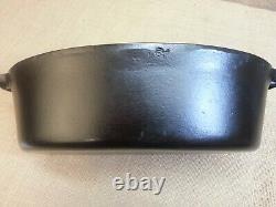 Wagner Ware Small #3 Cast Iron Oval Roaster with Embossed Logo Lid #1283